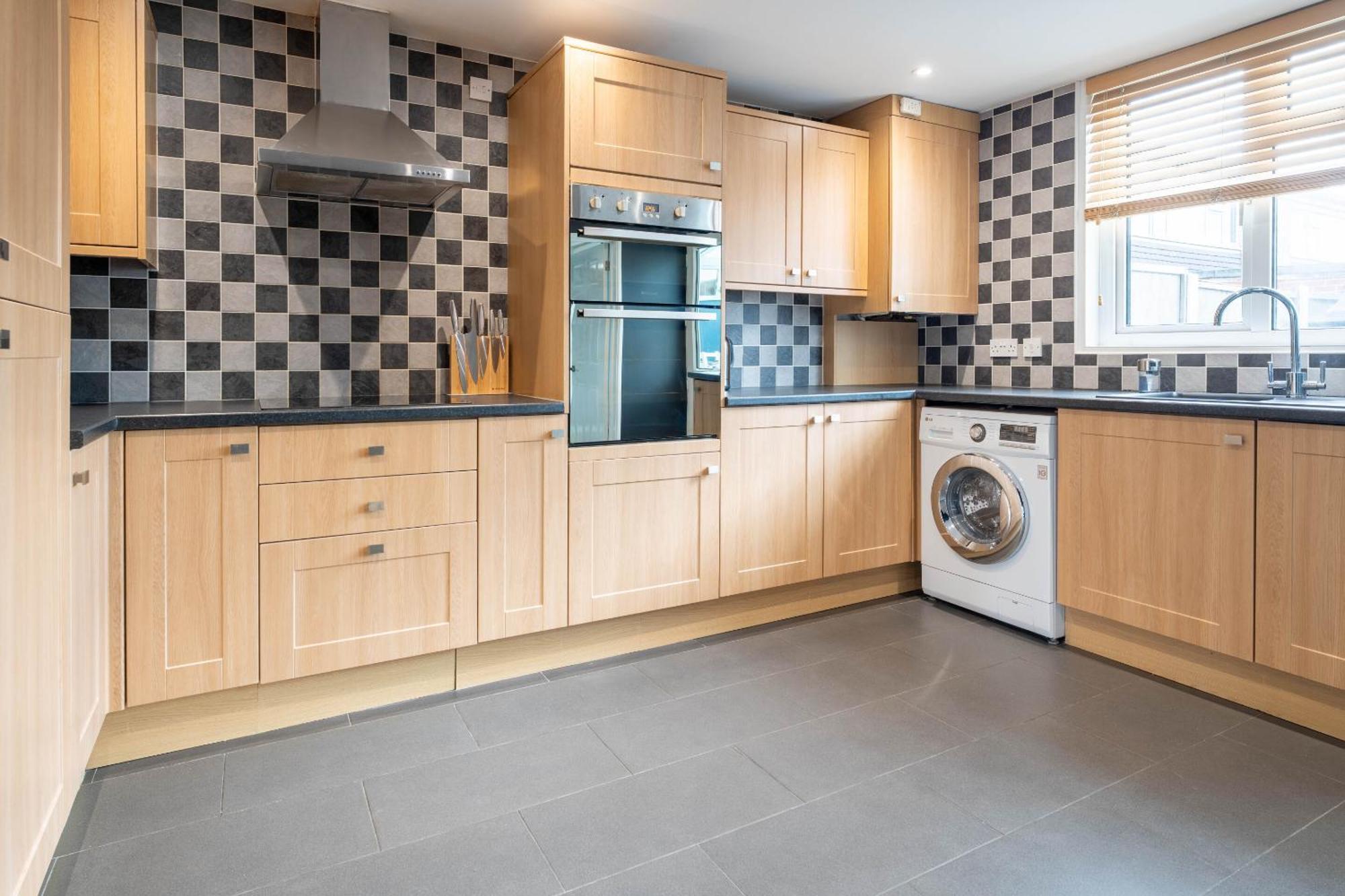 Gatwick Place - 4 Bed 2 Bath Self Contained House With Private Garden ฮอร์เลย์ ภายนอก รูปภาพ